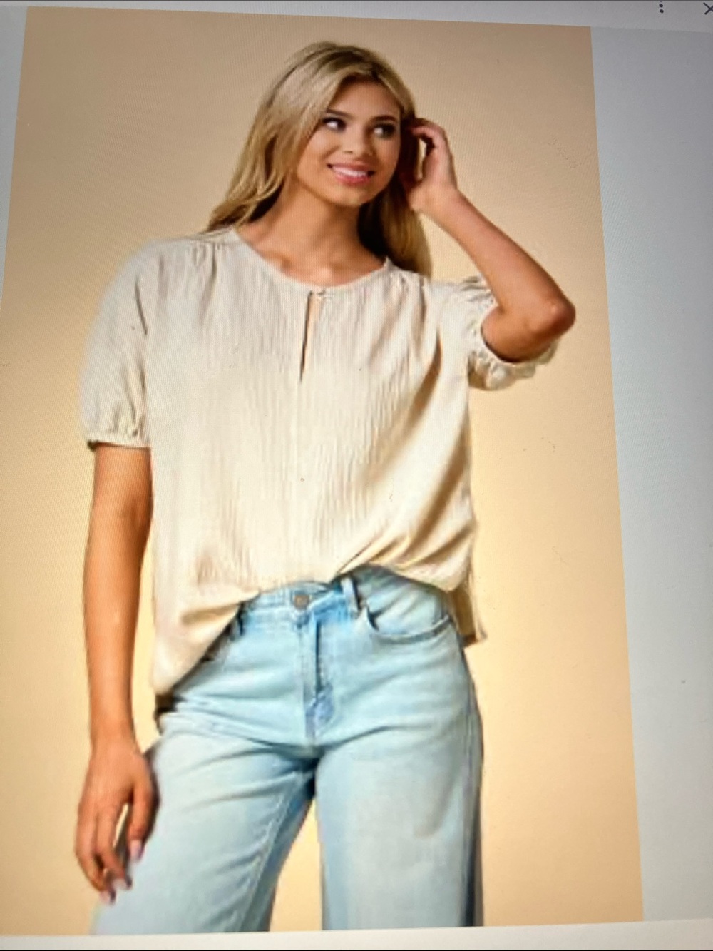 Max studio Cream Short Sleeve Keyhole Blouse
